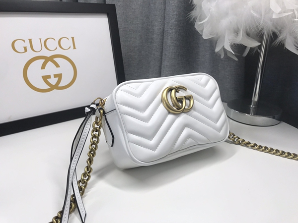 激安グッチバッグコピー背面デザイン